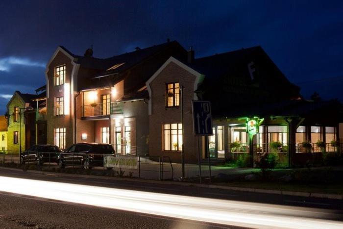 F - Team Hotel Липтовски-Градок Экстерьер фото