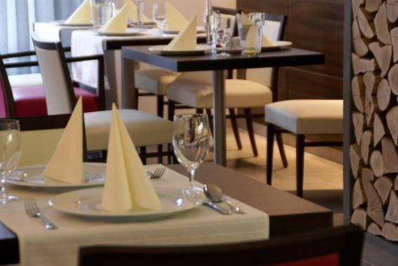 F - Team Hotel Липтовски-Градок Экстерьер фото